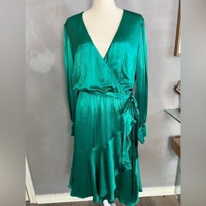 NWT Chloe Kristyn Emerald Green Long Sleeve Satin Dress